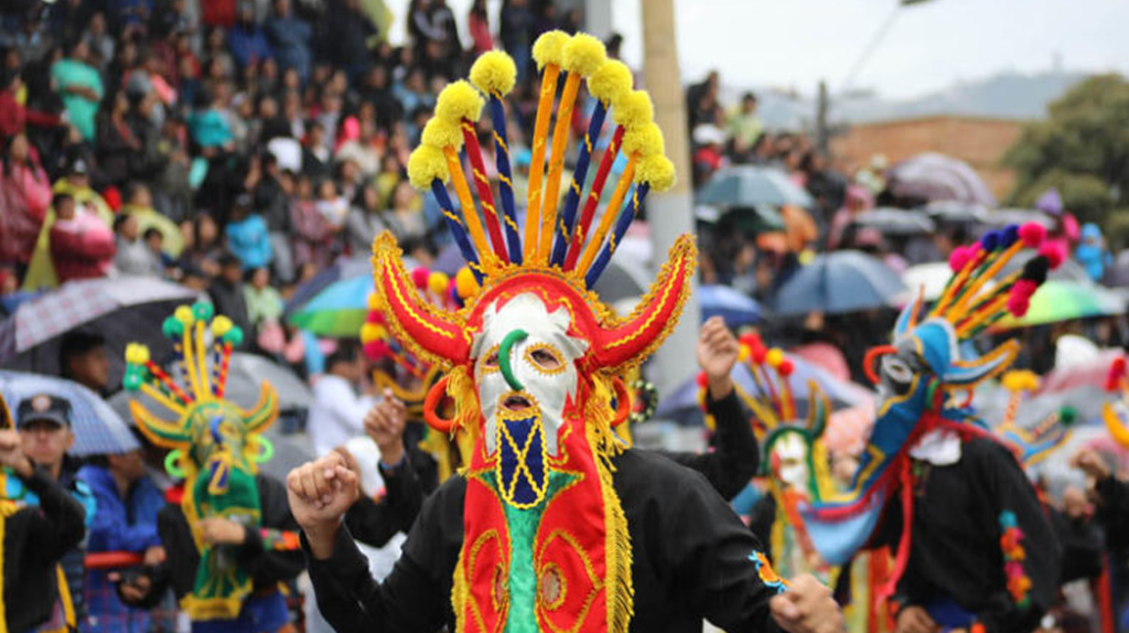 Explorando las Tradiciones del Carnaval en Ecuador Hueca Fest